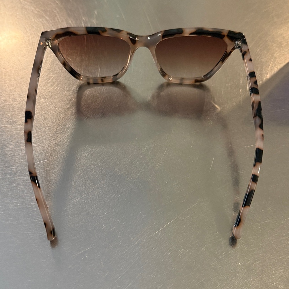 Le Specs Unfaithful Tortoiseshell Cat Eye Sunglasses - Brown Gradient Lenses - Picture 3 of 6